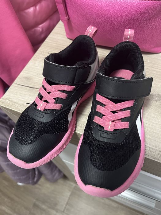 Маратонки Reebok за момиче.