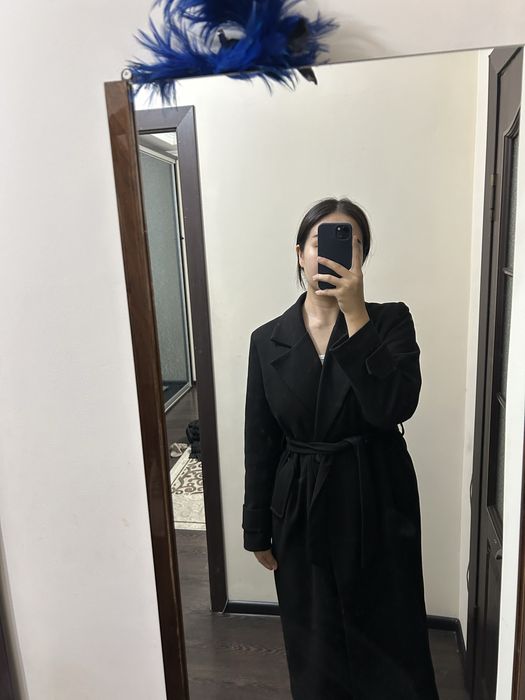 Черное демисезонное пальто