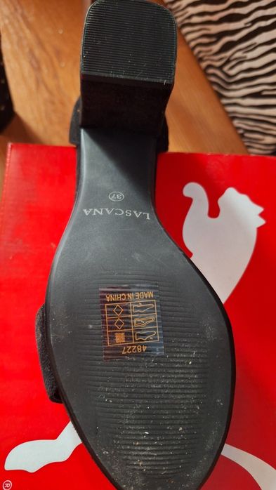 Vând sandale dama Lascana