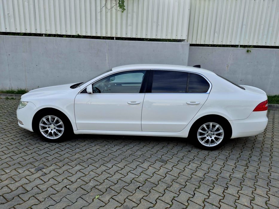 SKODA Superb 2012 — imagine 3