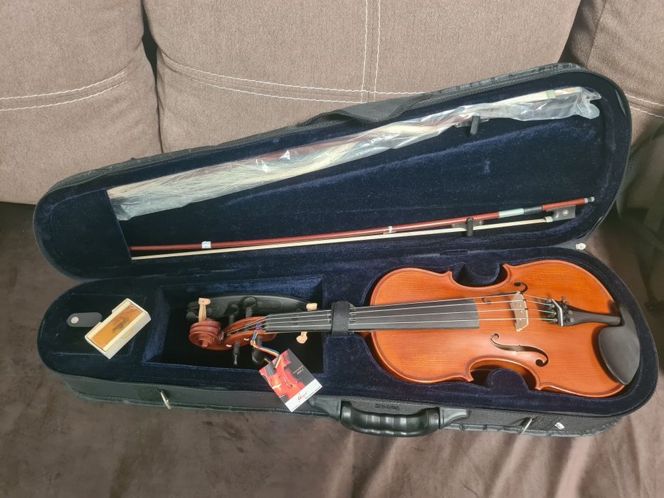 Violă 4/4 cu fixuri, cutie, arcuș, sacâz