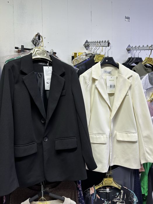 Пиджак  белый  классика L/XL