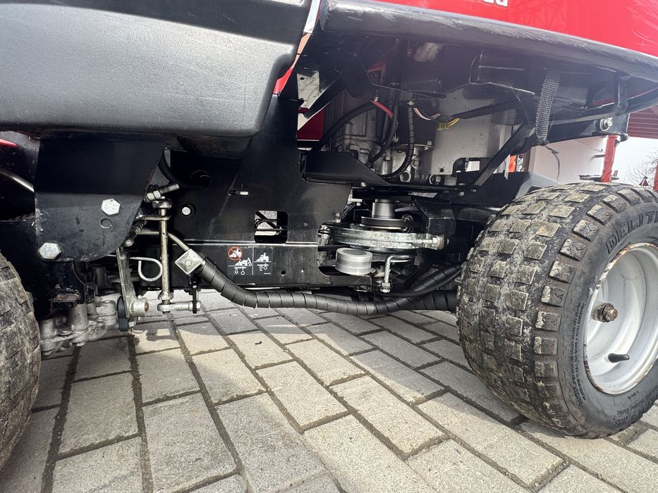 Tractoraș Tractor de tuns iarba gazon Husqarna 4x4