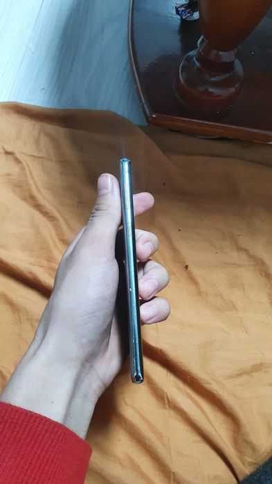 Samsung 10s  xotira 128