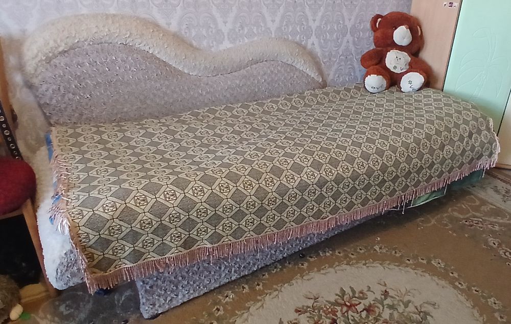 Продам подростковый диван!