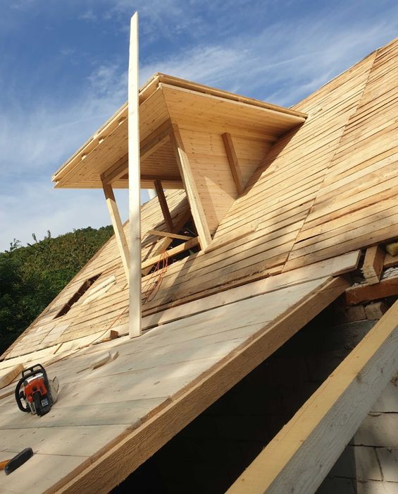 Executam acoperisuri și reparații