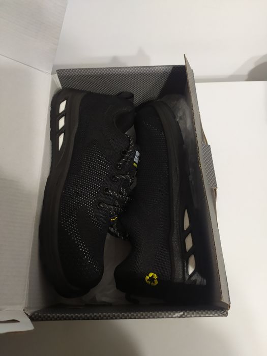 Продам кроссовки строительные!