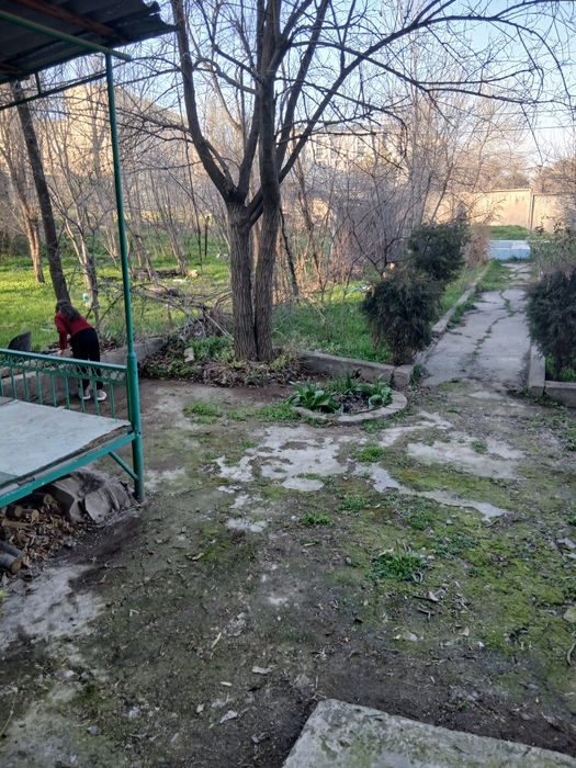 Продаётся 2-х ком. С летним бассейном, тапчаном и огородом