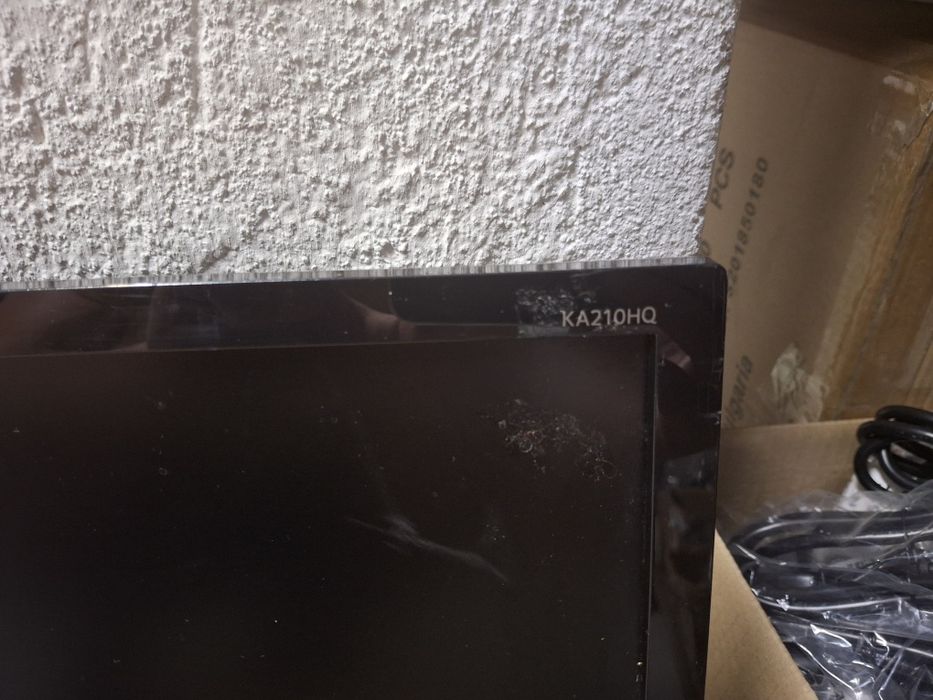 Продавам LCD монитори Acer 21 и 19 инча. Без стойки са.20 бр