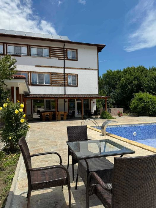 Дава се под наем Къща в с. Минерални бани, Област Хасково - 800 кв.м за 3060 € - Снимка #19