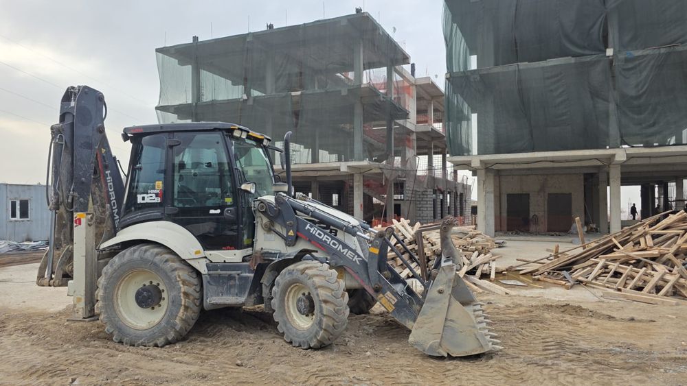 Услуги экскаватора-погрузчика