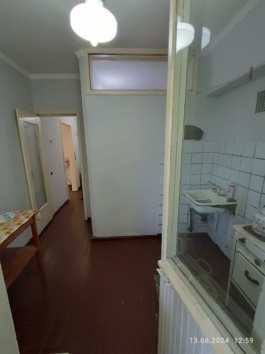 Юнусабад 4, 1 ком 3 этаж, кирпич