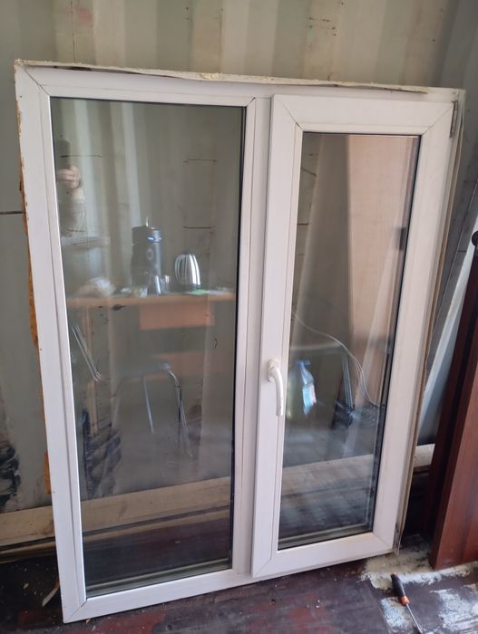 Продам пластиковые окна в комплекте.
