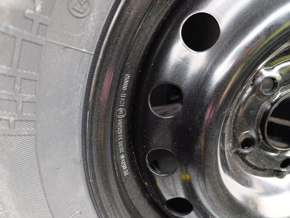 Продавам чисто нова гума с чисто нова джанта