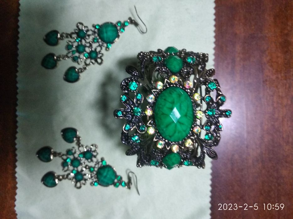 Женская уарашение