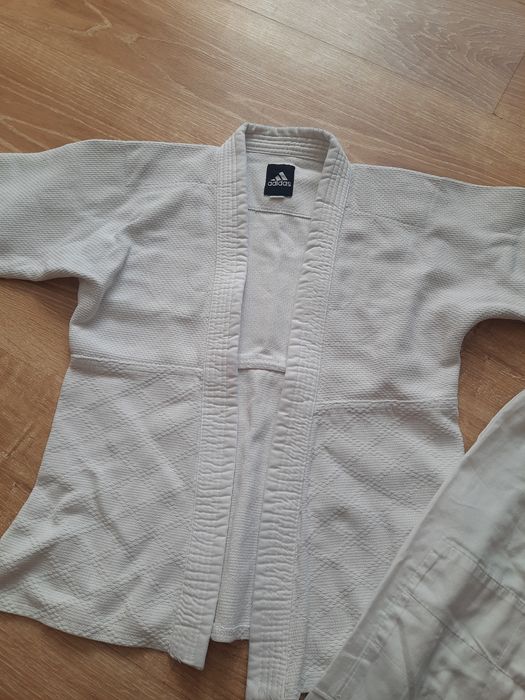 Продам кимоно 140см