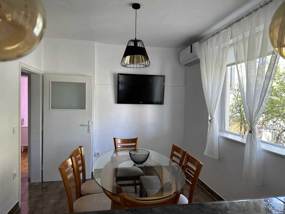 Дава се под наем Етаж от къща в Враца, Квартал 103 - 100 кв.м за 382.5 € - Снимка #2