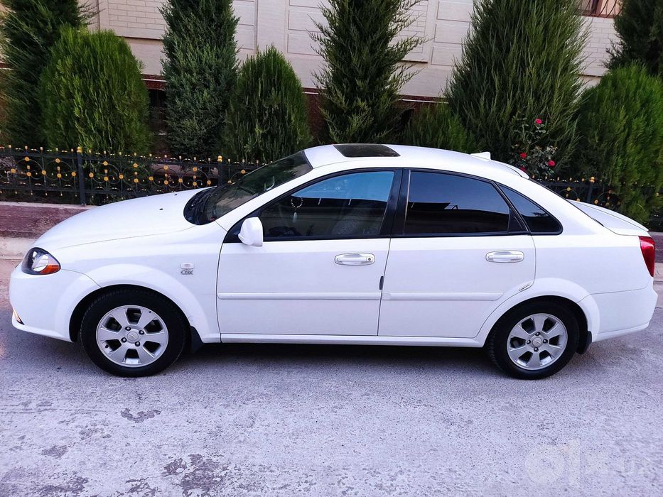 Chevrolet Gentra Elegant Plus 3 позиция автомат с люком