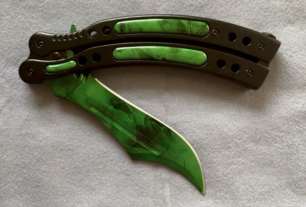 Нож от CS:GO (Emerald Gamma Doppler Butterfly Knife)