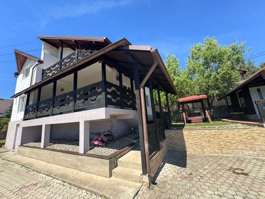 Proprietate cu 2 Vile și Vedere Panoramică – Gura Humorului (1km de Centru)