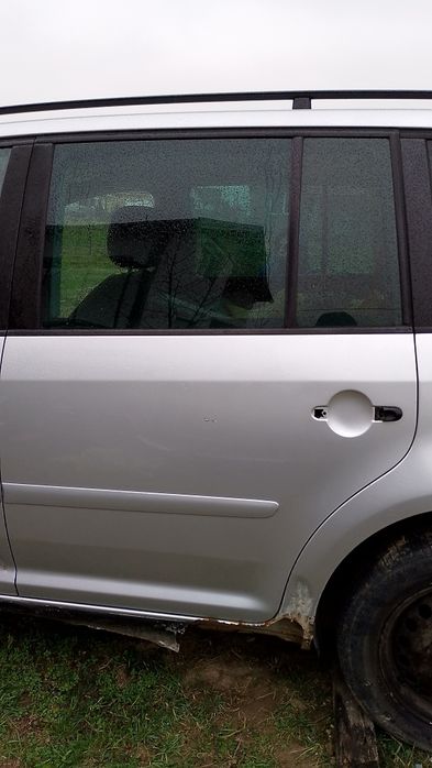 Vând plafon si piese de volzvagen Touran