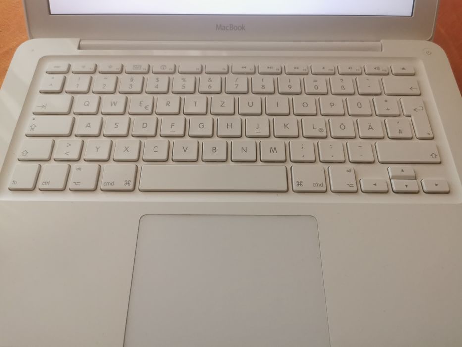 Apple MacBook A1342