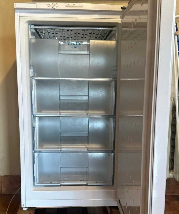 Vand congelator Arctic cu 4 sertare model C135 (107 litri) - nefolosit