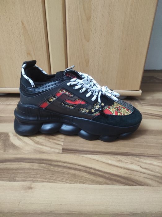 Versace chain reaction corona