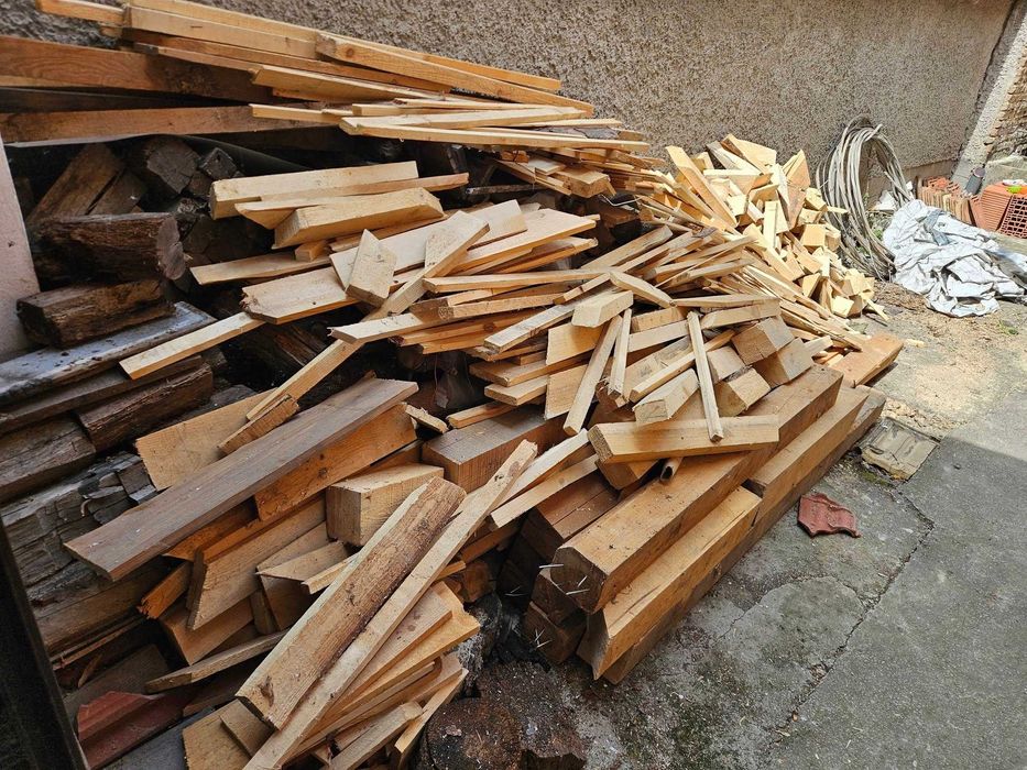 Дърва , за огрев , Има летви, греди , бор, паркет, дървени скариди.
