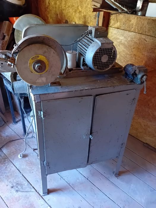 Polizor cu dulap metalic