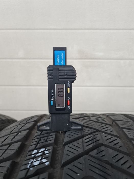 Зимни гуми Спорт П.PIRELLI Scorpion 315 35 R22  275 40 R22 дот 3821