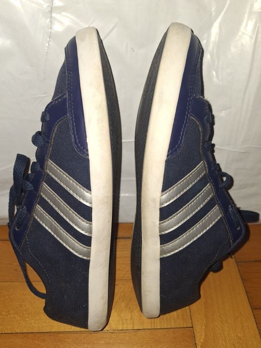 adidasi adidas 40 neo ca noi cu dungi argintii