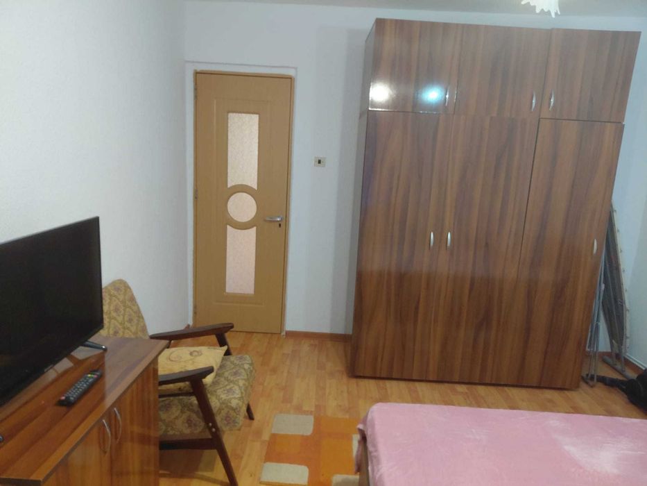 Inchiriez apartament 2 camere-Craiova-cartier 1 Mai , tel.0740828150