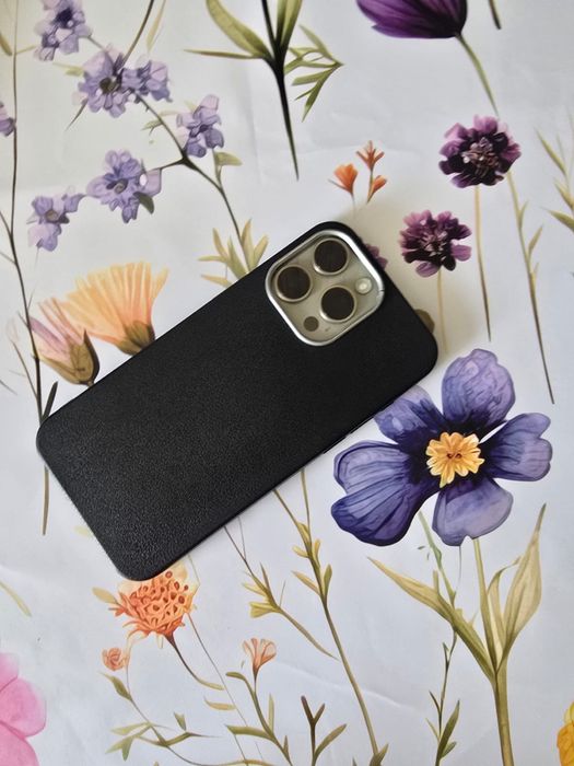 Продам или обменяю iPhone 15 pro max 512gb Silver Titan version