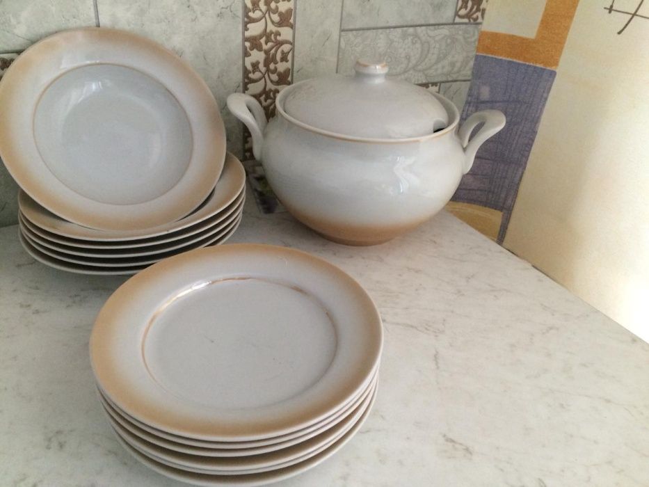Советский сервиз супный (супница и 12 тарелок)