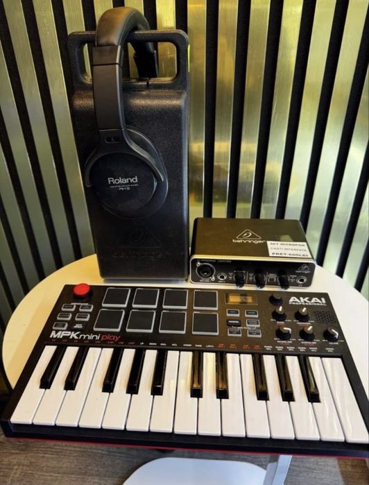 Set interfață Behringer microfon behringer casti rolan + clapa akai