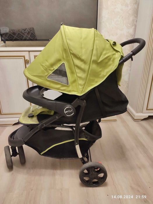 Коляска детская, очень широкая