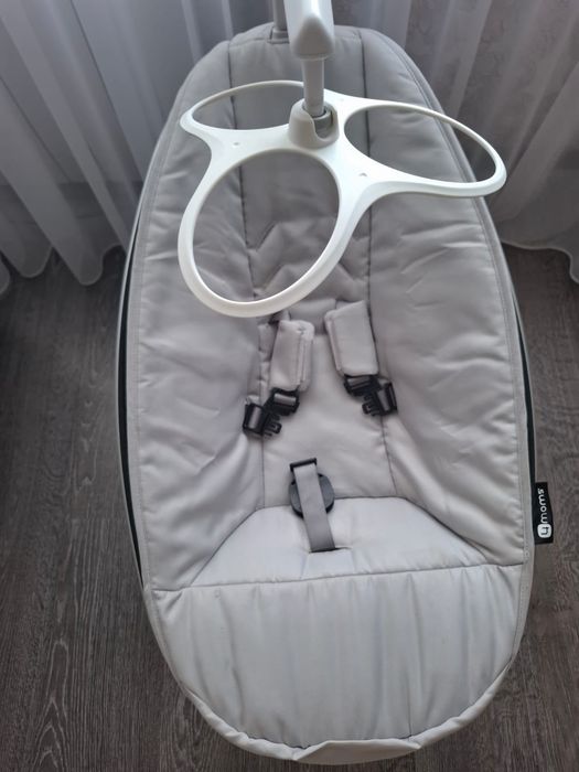 Продам шезлонг 4moms