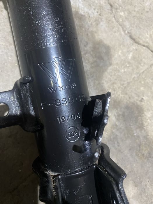 Камри 40 стойка оригинал