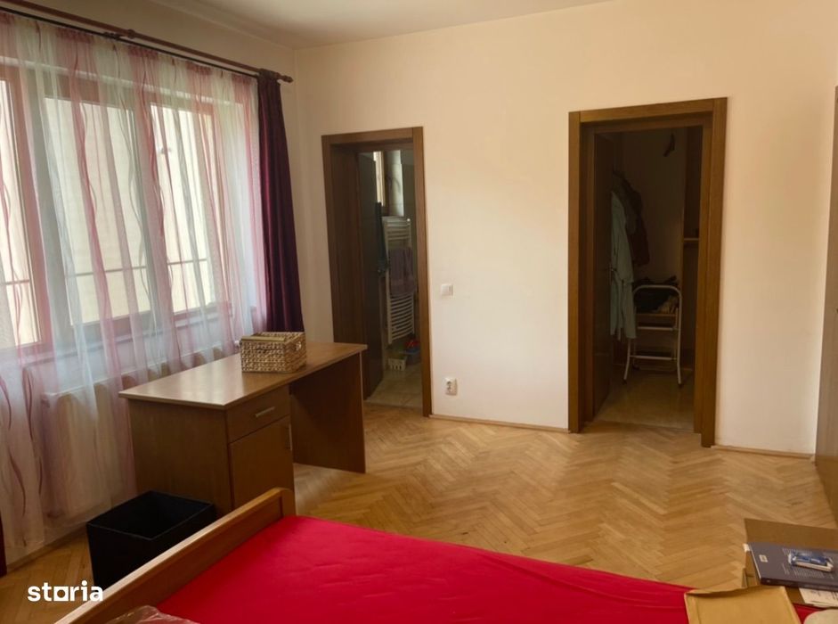 Casa NOUA 6 camere 7 bai teren 1.300 mp ,panouri foto-voltaice Orlat