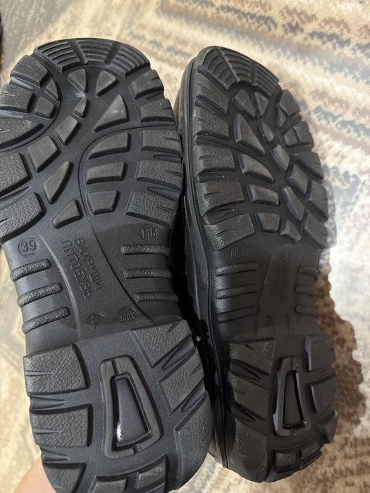 Продается зимный спец ботинка