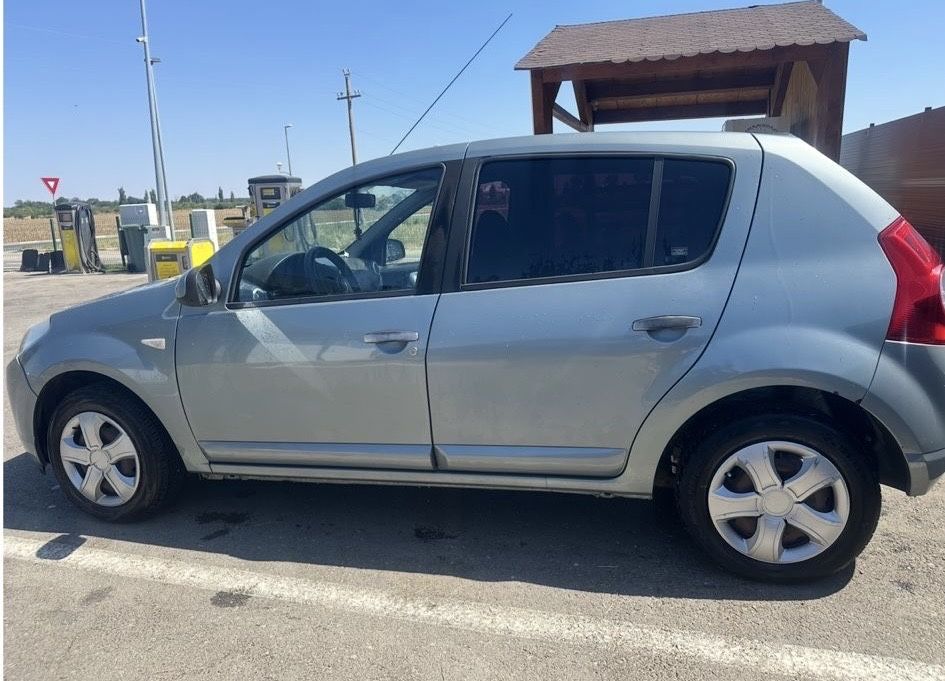 Vând Dacia Sandero 2008