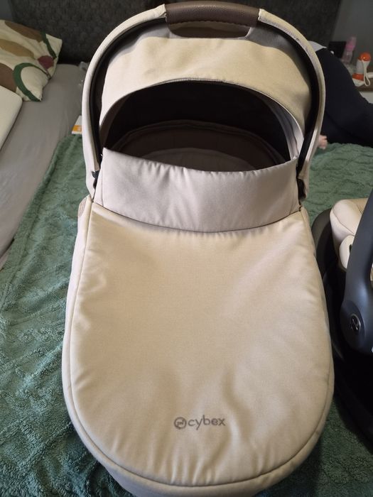 Столче за кола, база и кош за новородено Cybex
