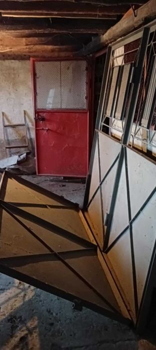 Желязна пътна врата