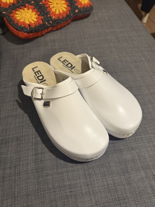 Нови Медицински обувки сабо