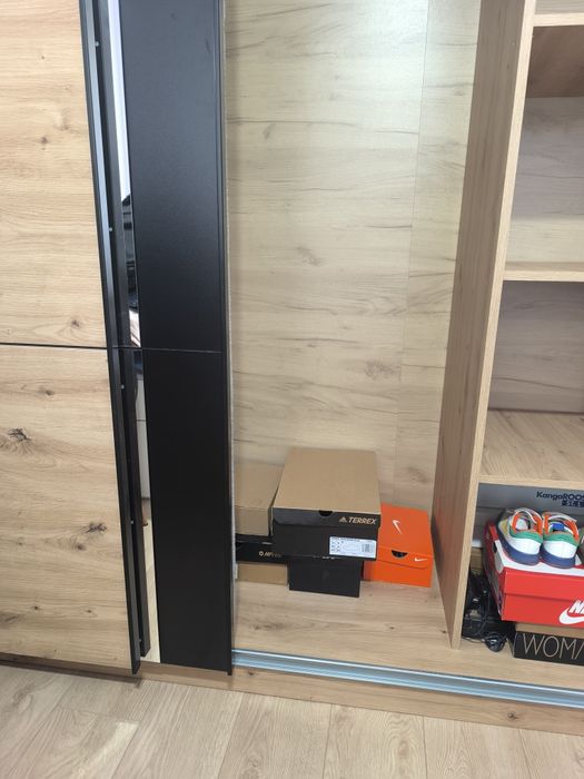 Гардероб с плъзгащи врати с механизъм за плавно затваряне Hettich