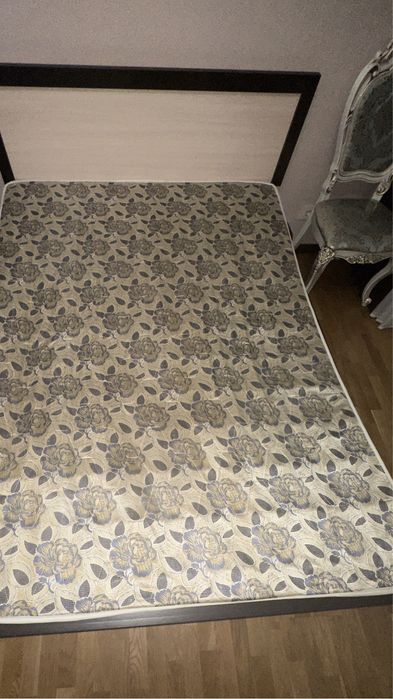 Кровать и матрас