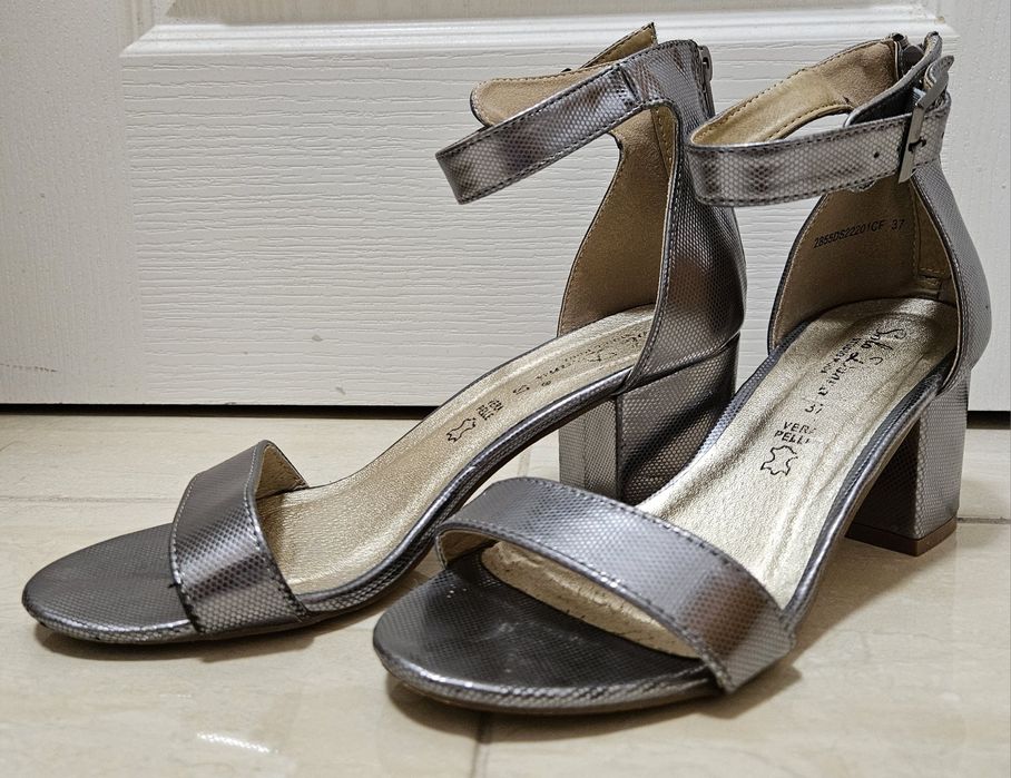 Sandale cu toc 6cm din piele argintie, 37, stare ff buna