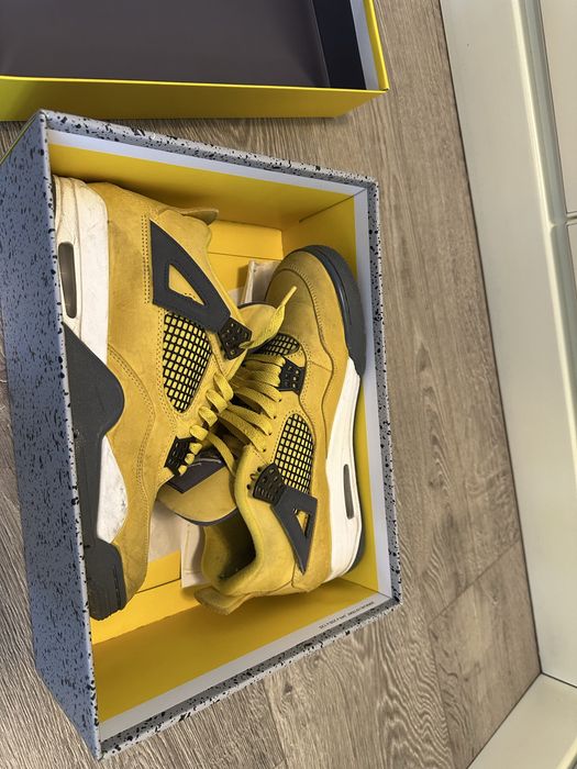 Air Jordan 4 Retro Lightning