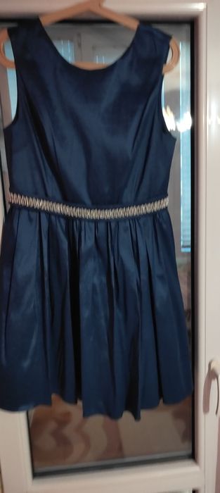 Дамска рокля официална! Чисто нова!Синя тъмно,с перлен колан!